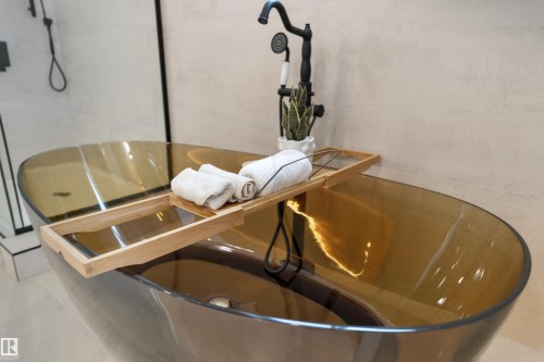 Bathroom view - 2408 1 Ave Sw, Edmonton, AB - Indoor Photo Showing Bathroom