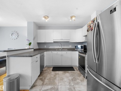 48 2004 Grantham Crest, Edmonton, AB - Indoor Photo Showing Kitchen