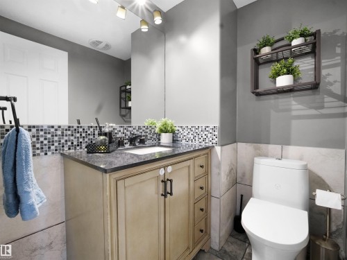 48 2004 Grantham Crest, Edmonton, AB - Indoor Photo Showing Bathroom