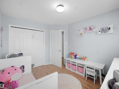 48 2004 Grantham Crest, Edmonton, AB - Indoor Photo Showing Bedroom