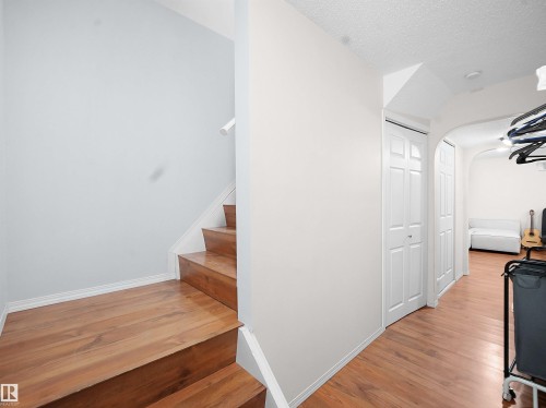 48 2004 Grantham Crest, Edmonton, AB - Indoor Photo Showing Other Room