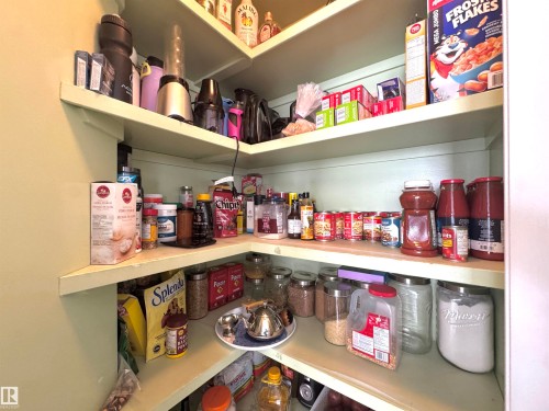 View of pantry - 6734 162A Avenue, Edmonton, AB - Indoor