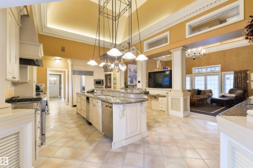 108 Westbrook Drive, Edmonton, AB - Indoor Photo Showing Kitchen With Upgraded Kitchen