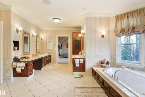 108 Westbrook Drive, Edmonton, AB - Indoor Photo Showing Bathroom