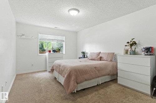 16303 95 Street, Edmonton, AB - Indoor Photo Showing Bedroom