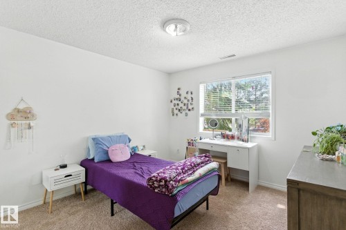 16303 95 Street, Edmonton, AB - Indoor Photo Showing Bedroom