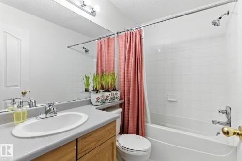16303 95 Street, Edmonton, AB - Indoor Photo Showing Bathroom