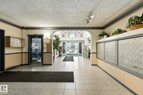 16303 95 Street, Edmonton, AB - Indoor Photo Showing Other Room