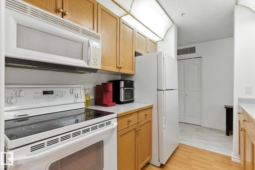 125-16303 95 Street, Edmonton, AB - Indoor Photo Showing Kitchen