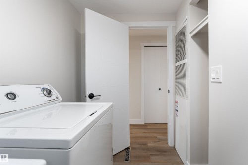 2001 West View Green, Edmonton, AB - Indoor Photo Showing Laundry Room
