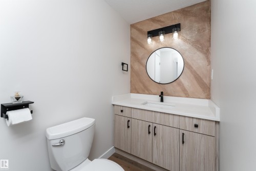 2001 West View Green, Edmonton, AB - Indoor Photo Showing Bathroom