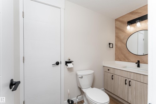2001 West View Green, Edmonton, AB - Indoor Photo Showing Bathroom