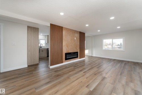 2001 West View Green, Edmonton, AB - Indoor With Fireplace