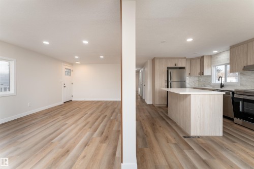 2001 West View Green, Edmonton, AB - Indoor Photo Showing Kitchen With Stainless Steel Kitchen