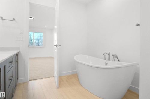 20608 27 Avenue, Edmonton, AB - Indoor Photo Showing Bathroom