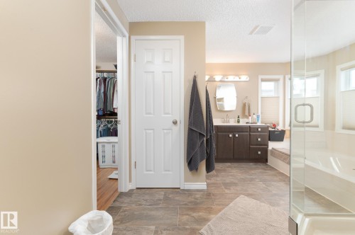 613 Whiston Wynd, Edmonton, AB - Indoor