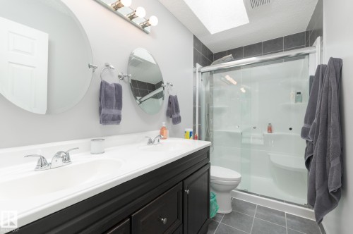 613 Whiston Wynd, Edmonton, AB - Indoor Photo Showing Bathroom