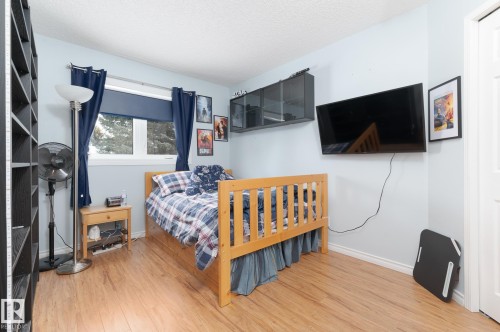 613 Whiston Wynd, Edmonton, AB - Indoor Photo Showing Bedroom