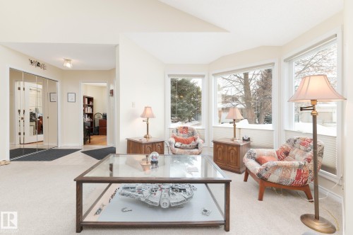 613 Whiston Wynd, Edmonton, AB - Indoor Photo Showing Living Room