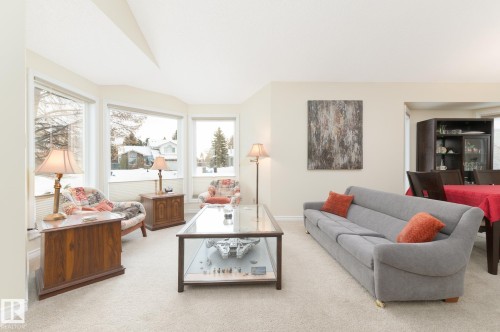 613 Whiston Wynd, Edmonton, AB - Indoor Photo Showing Living Room