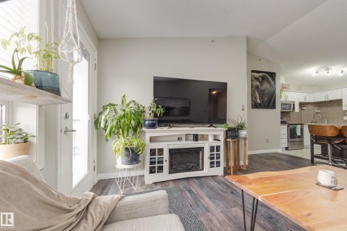 2412 9357 Simpson Drive, Edmonton, AB - Indoor Photo Showing Living Room