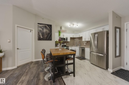 2412 9357 Simpson Drive, Edmonton, AB - Indoor