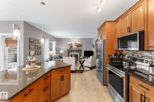 61 Wedgewood Crescent, Fort Saskatchewan, AB - Indoor Photo Showing Kitchen