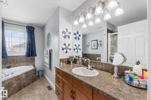 61 Wedgewood Crescent, Fort Saskatchewan, AB - Indoor Photo Showing Bathroom