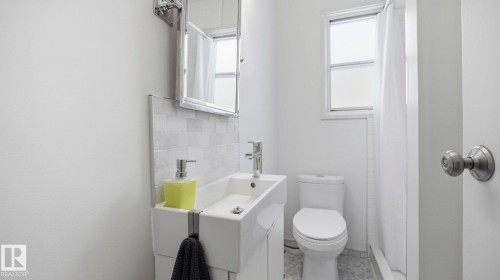 12338 91 Street, Edmonton, AB - Indoor Photo Showing Bathroom
