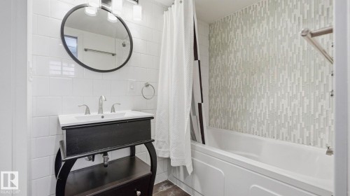 12338 91 Street, Edmonton, AB - Indoor Photo Showing Bathroom
