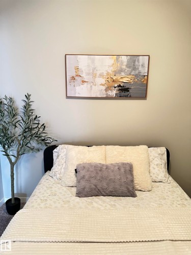 Image quality insufficient for description - 437 1818 Rutherford Road, Edmonton, AB - Indoor Photo Showing Bedroom