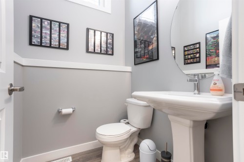 20031 18 Avenue, Edmonton, AB - Indoor Photo Showing Bathroom