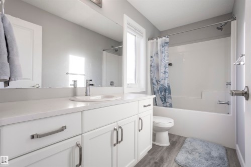 20031 18 Avenue, Edmonton, AB - Indoor Photo Showing Bathroom
