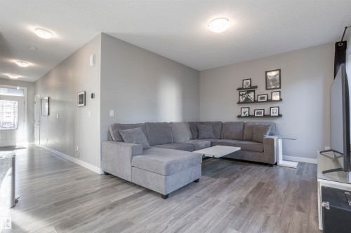 20031 18 Avenue, Edmonton, AB - Indoor Photo Showing Living Room