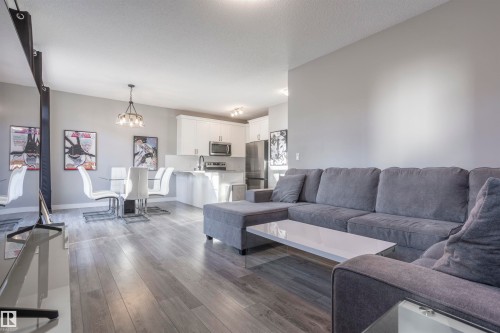 20031 18 Avenue, Edmonton, AB - Indoor Photo Showing Living Room