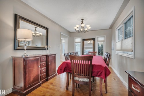 10522 30 Avenue, Edmonton, AB - Indoor Photo Showing Dining Room