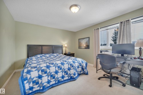 10522 30 Avenue, Edmonton, AB - Indoor Photo Showing Bedroom