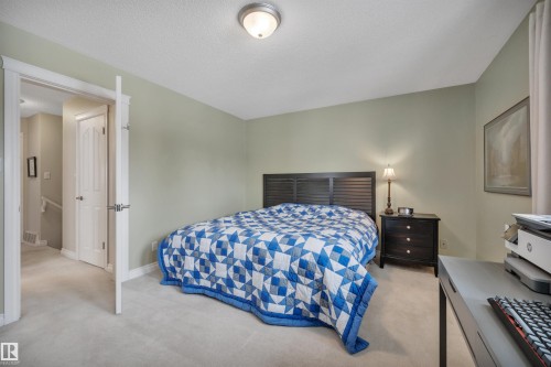 10522 30 Avenue, Edmonton, AB - Indoor Photo Showing Bedroom