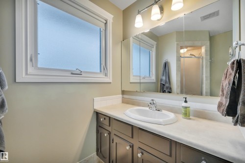 10522 30 Avenue, Edmonton, AB - Indoor Photo Showing Bathroom