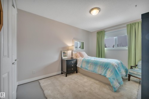 10522 30 Avenue, Edmonton, AB - Indoor Photo Showing Bedroom