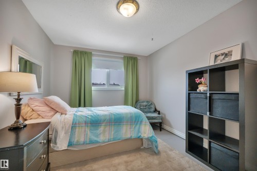10522 30 Avenue, Edmonton, AB - Indoor Photo Showing Bedroom