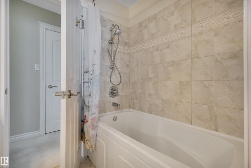 10522 30 Avenue, Edmonton, AB - Indoor Photo Showing Bathroom
