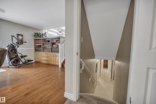 10522 30 Avenue, Edmonton, AB - Indoor Photo Showing Other Room