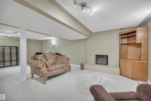 10522 30 Avenue, Edmonton, AB - Indoor