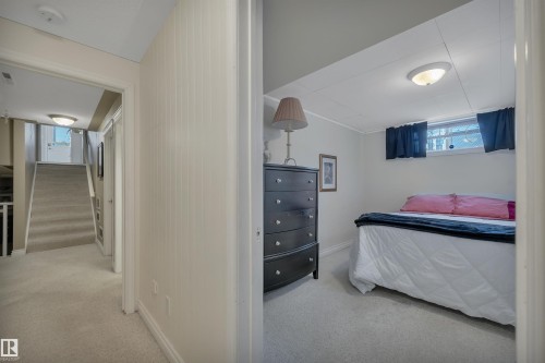 10522 30 Avenue, Edmonton, AB - Indoor Photo Showing Bedroom