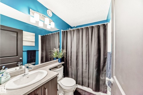 43 3305 Orchards Link Sw, Edmonton, AB - Indoor Photo Showing Bathroom