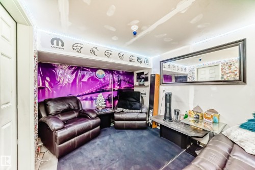 43 3305 Orchards Link Sw, Edmonton, AB - Indoor Photo Showing Other Room