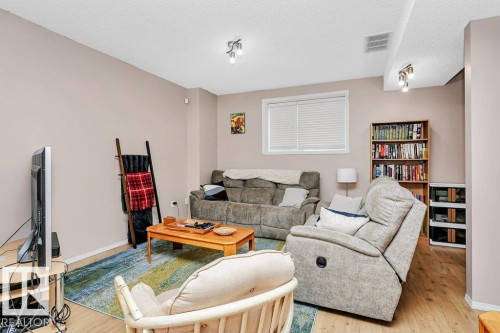 21331 89 Avenue, Edmonton, AB - Indoor Photo Showing Living Room