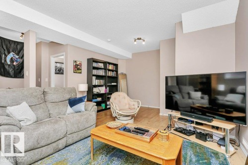21331 89 Avenue, Edmonton, AB - Indoor Photo Showing Living Room