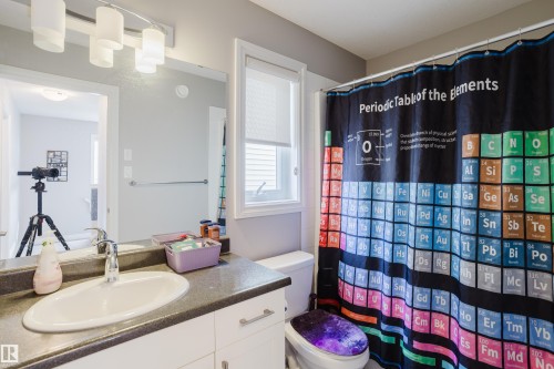 Full bathroom with a shower with curtain and vanity - 326 West Haven Drive, Leduc, AB - Indoor Photo Showing Bathroom